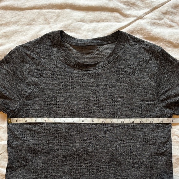 Lululemon Swiftly Breathe Crew in Black/White - Picture 2 of 5